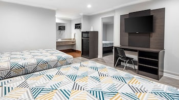 Standard Suite, Multiple Beds, Non Smoking
