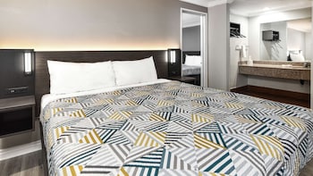 Standard Room, 1 King Bed, Accessible, Non Smoking