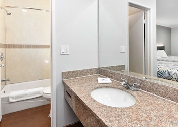 Standard Room, Multiple Beds, Non Smoking