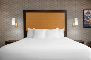 Suite, 1 King Bed, Accessible, Bathtub (with Single Sofabed)