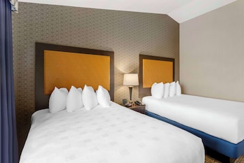 Suite, 2 Queen Beds, Non Smoking, Fireplace