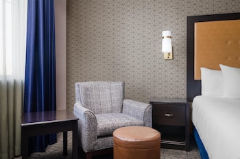 Standard Room, 1 King Bed, Accessible, Bathtub (1st Floor)
