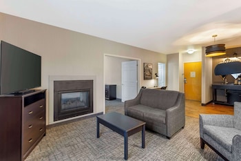 Suite, Multiple Beds, Non Smoking, Fireplace (with Sofabed)