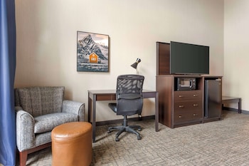 Standard Room, 1 King Bed, Non Smoking, Refrigerator & Microwave