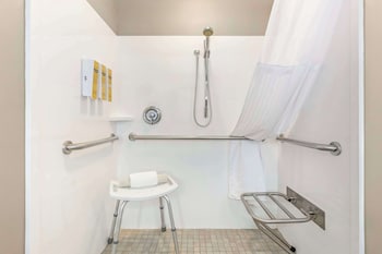 Standard Room, 2 Queen Beds, Accessible, Non Smoking (1st Floor)
