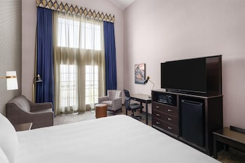 Standard Room, 1 King Bed, Non Smoking, Refrigerator & Microwave