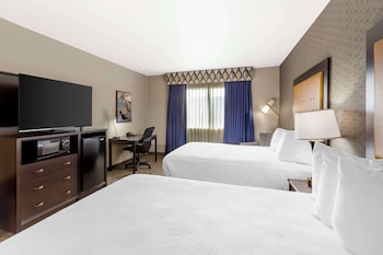 Standard Room, 2 Queen Beds, Accessible, Bathtub