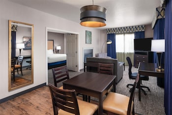 Suite, 1 King Bed, Non Smoking, Fireplace (with Single Sofabed)