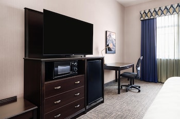 Standard Room, 1 King Bed, Non Smoking, Refrigerator & Microwave (1st Floor)
