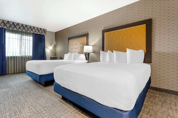 Standard Room, 2 Queen Beds, Accessible, Bathtub