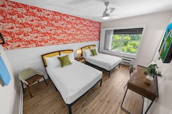 Deluxe Two Queen Beds w/ Kitchenette