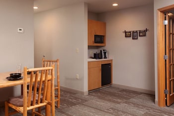 Suite, 1 King Bed with Sofa bed, Non Smoking