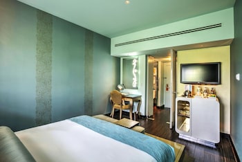 Room, 1 King Bed (Silver)