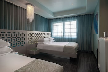Room, 2 Double Beds (Gold)