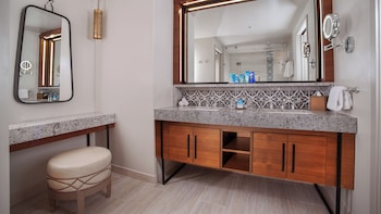 Tower - One Bedroom Suite - Club Access