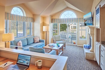 Standard Suite, 1 Queen Bed with Sofabed, Standard View