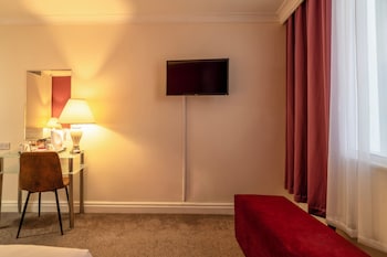 Twin Room, No Windows