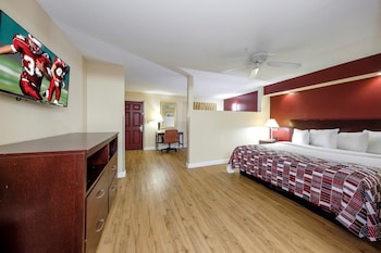 Superior Room, 1 King Bed, Non Smoking, Poolside