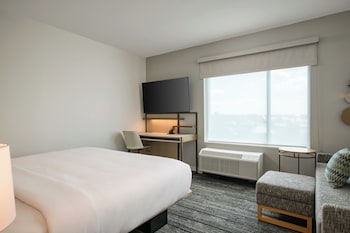 Studio, 1 King Bed with Sofa bed (Hearing Accessible)