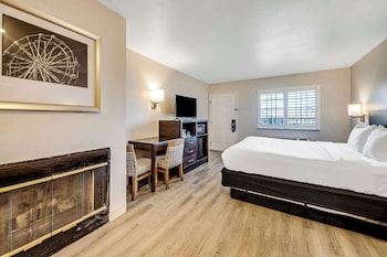 Standard Room, 1 King Bed