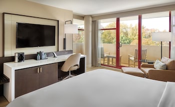 Corner King Balcony Room