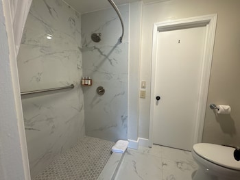 Standard Suite, Multiple Beds
