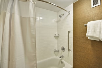 Room, 2 Queen Beds, Accessible Bathtub