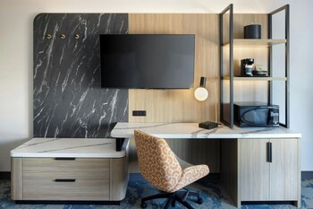 Room, 2 Queen Beds, Accessible Bathtub