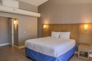 Standard Room, 1 King Bed, Balcony