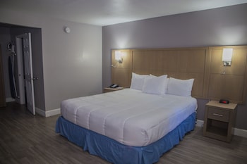 Deluxe Studio Suite, 1 King Bed, Non Smoking