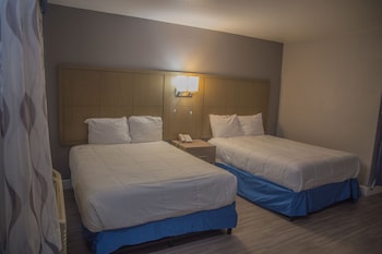 Room, 2 Queen Beds, Accessible, Non Smoking (Mobility/Roll-In Shower)