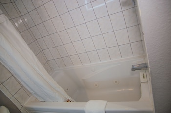 Deluxe Studio Suite, 1 King Bed, Non Smoking