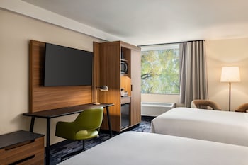 Room, 2 Queen Beds (Mobility Accessible, Tub)