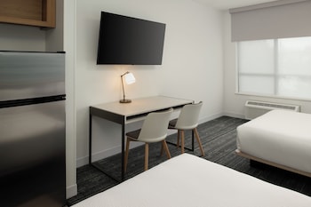 Standard Studio, 2 Queen Beds, Lake View (Mobility Accessible, Roll-In Shower)