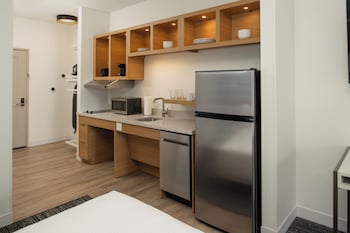 Standard Studio, 2 Queen Beds, Lake View (Mobility Accessible, Roll-In Shower)
