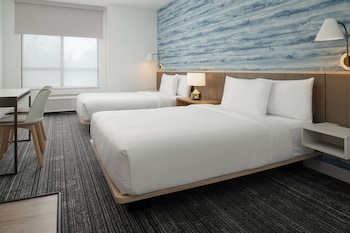 Standard Studio, 2 Queen Beds, Lake View (Mobility Accessible, Roll-In Shower)