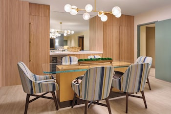 Suite (Atlantic)