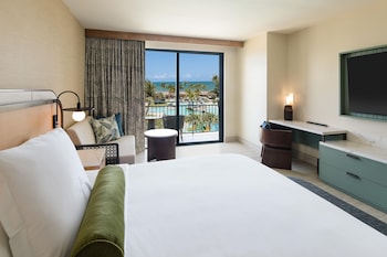 Room, 1 King Bed (Renovated, Pool)