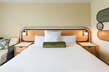 Room, 1 King Bed (Renovated, Rainforest)