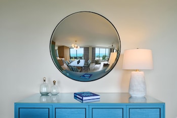 Suite (Governor)