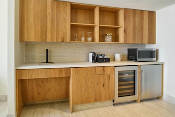Suite (Marbella)