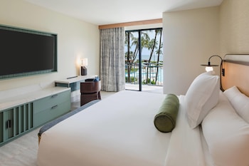 Room, 1 King Bed (Renovated, Pool)