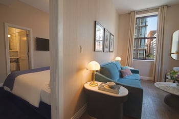 Suite, 2 Full Beds with Sofa Bed (Tribeca)