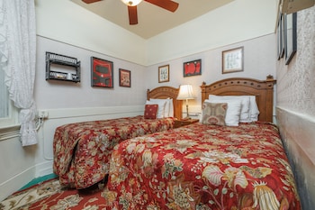 Twin Room, 2 Twin Beds, Shared Bathroom