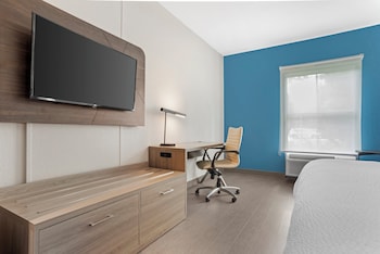 Standard Room, 1 King Bed, Accessible Bathtub (Mobility, Accessible Tub)