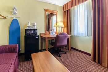 Suite, 2 Queen Beds, Non Smoking