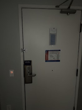 Deluxe Room, 1 King Bed, Non Smoking, Refrigerator & Microwave