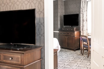 Suite (Maryland Inn)