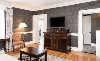 Suite (Maryland Inn)