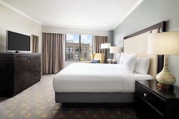 Deluxe Room, 1 King Bed, Mobility Accessible